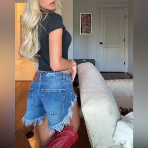 OneTeaspoon x Free People  Frankies Dakota Denim Shorts 24 Alix‎ Earle shorts